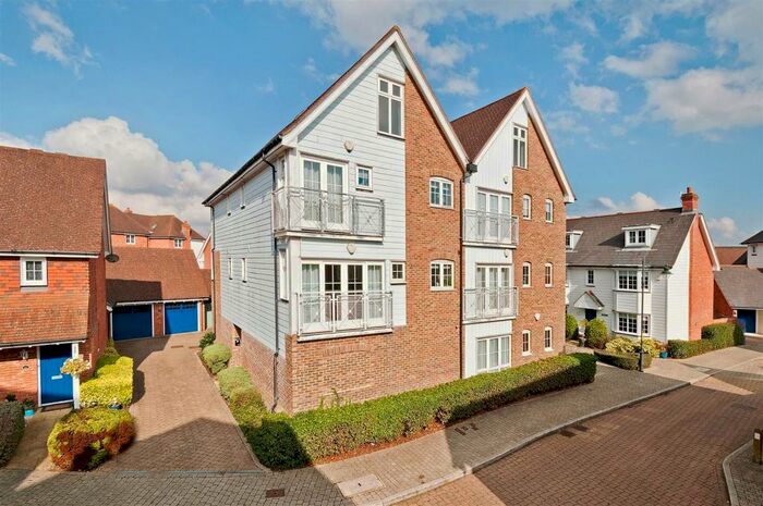 2 Bedroom Apartment To Rent In Milton Lane, Kings Hill, Kent, ME19