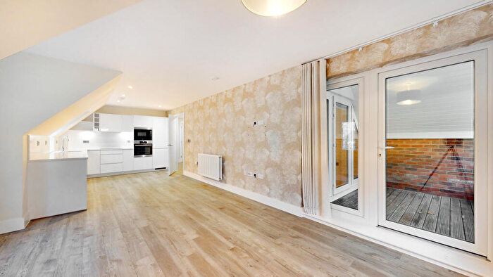 2 Bedroom Flat To Rent In Osier Close, Orpington, BR6