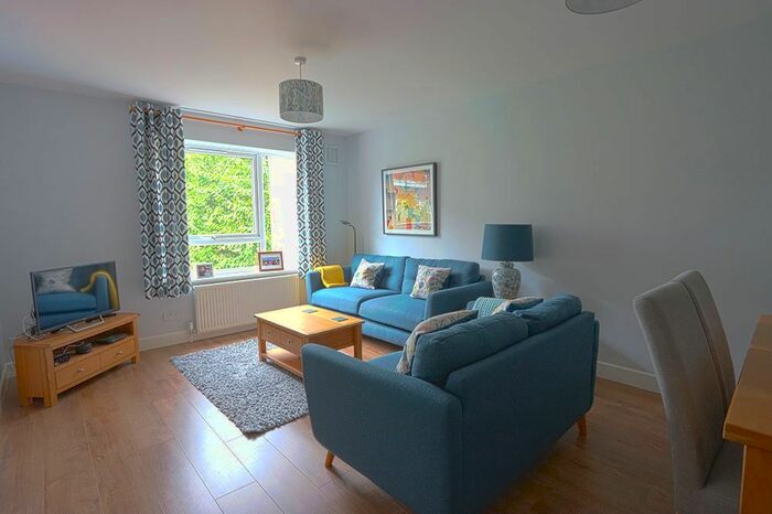 2 Bedroom Flat To Rent In Weimar Street, London, SW15