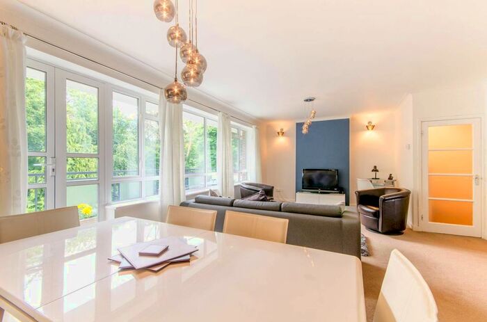 2 Bedroom Flat To Rent In Freeland Park, Mill Hill, London, NW4