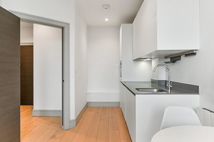 1 Bedroom Flat To Rent In Imperial Drive, Harrow, Middlesex, HA2