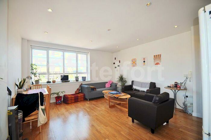 2 Bedroom Flat To Rent In Drummond Crescent, London, NW1