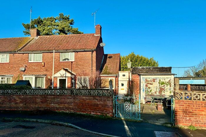 3 Bedroom Semi-detached House For Sale In Anslow Gardens, Iver, SL0