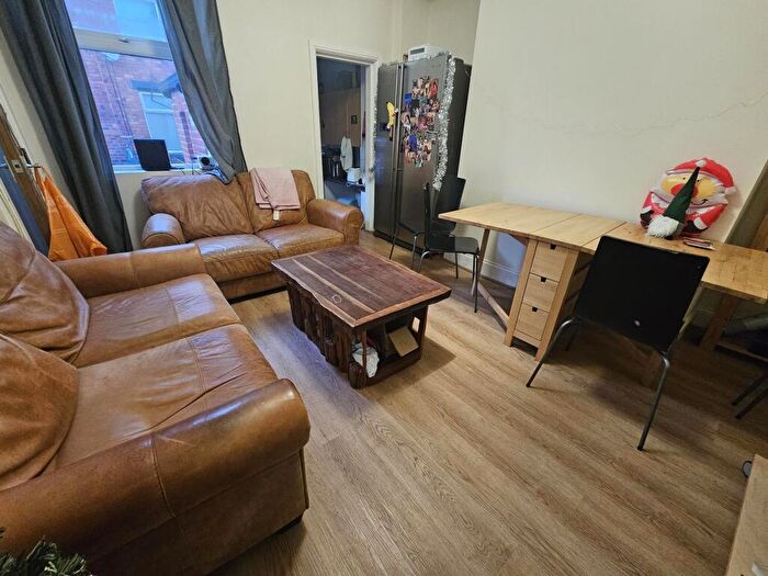 5 Bedroom House To Rent In Norwood Road, Leeds, LS6