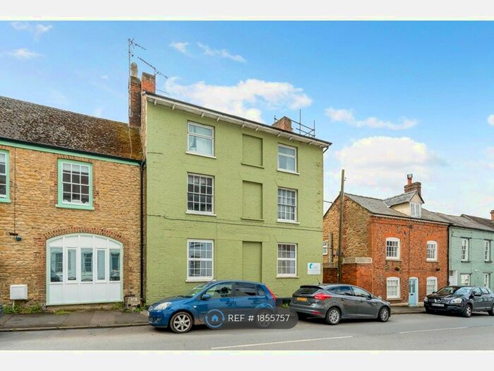 1 Bedroom Flat To Rent In London Street, Faringdon, SN7