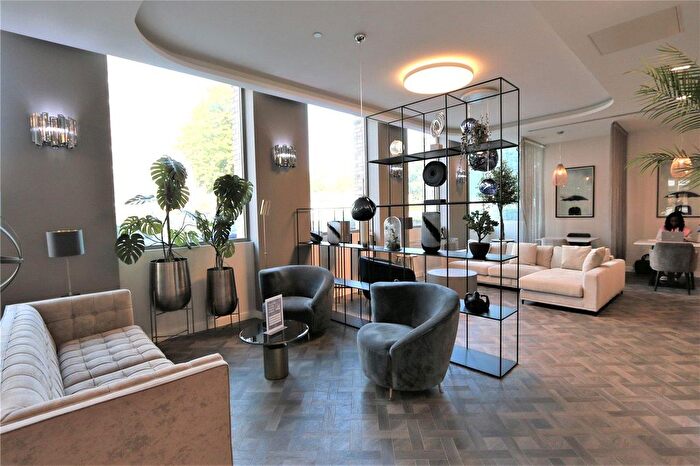 2 Bedroom Flat To Rent In Burlington Square, Boundary Lane, Manchester, M15