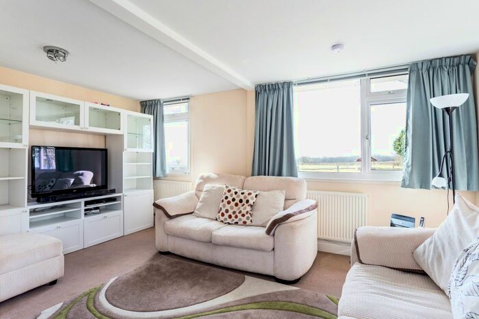 2 Bedroom Bungalow To Rent In Okehurst Lane, Billingshurst, RH14