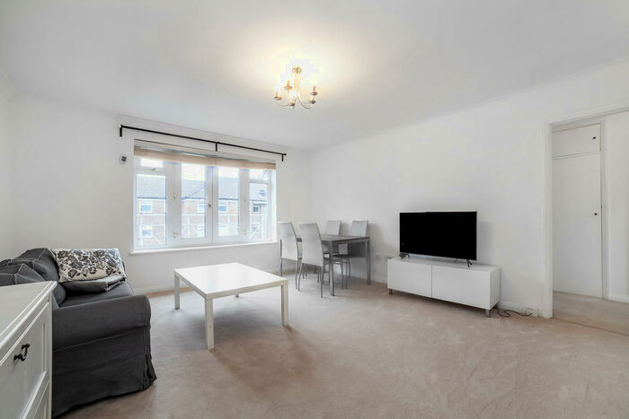 2 Bedroom Apartment To Rent In Addiscombe Road, Croydon, CR0