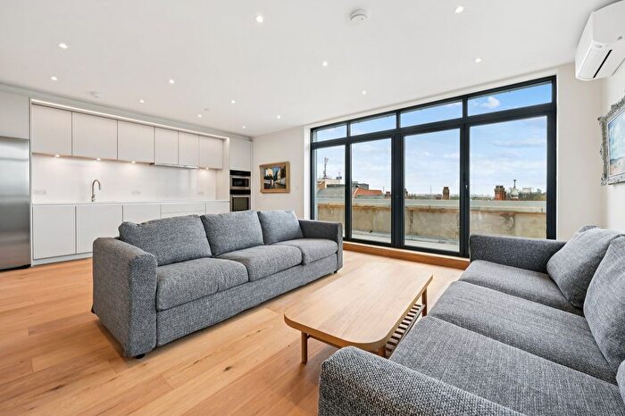 2 Bedroom Flat For Sale In Saxon Hall, Palace Court, W2