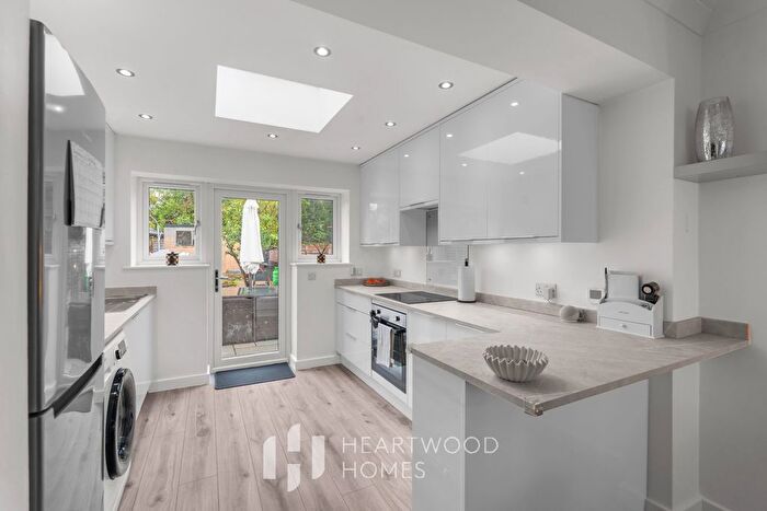 2 Bedroom Maisonette For Sale In Langley Grove, Sandridge, Hertfordshire, AL4