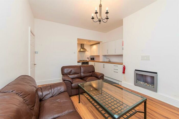 3 Bedroom Flat To Rent In Warwick Street, Heaton, Newcastle Upon Tyne, NE6