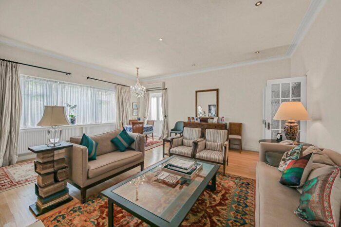 2 Bedroom Flat To Rent In Avenue Close, Avenue Road, St John's Wood, NW8