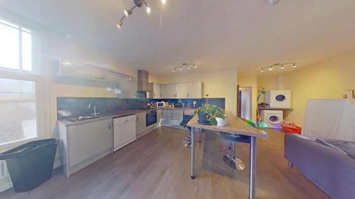 5 Bedroom Apartment To Rent In Flat Equitable House, - South Parade, Nottingham, NG1