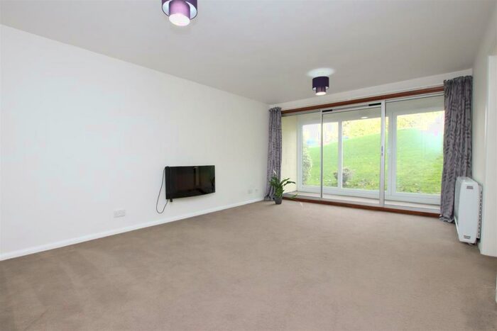 2 Bedroom Flat To Rent In Pitman Court, Bath, BA1