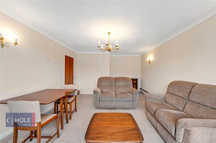 2 Bedroom Bungalow To Rent In Forest Road, Kingswood, Bristol, BS15