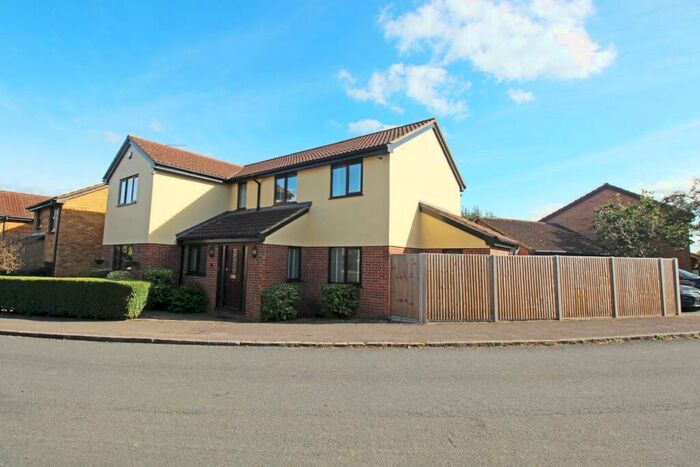 4 Bedroom Detached House To Rent In Goddard End, Stevenage, SG2