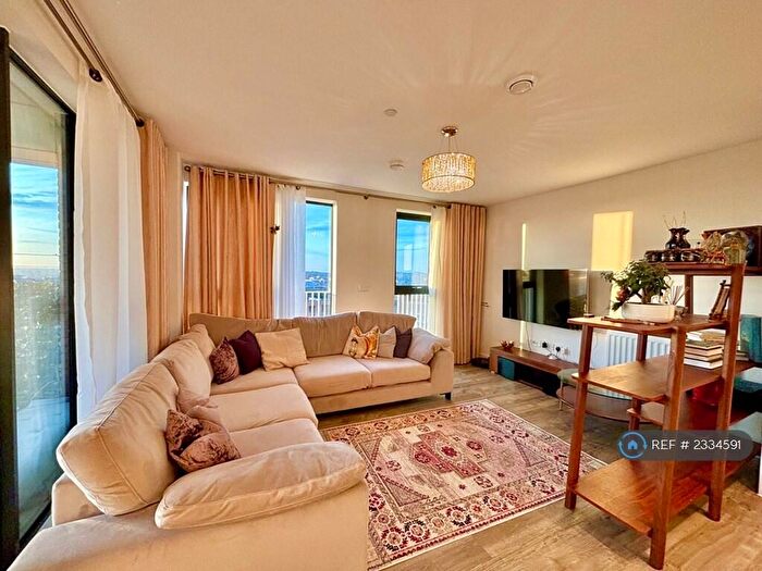 3 Bedroom Flat To Rent In Baronet House, London, NW10