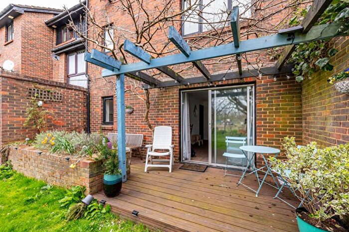 Studio To Rent In Deerhurst Close, Feltham, TW13