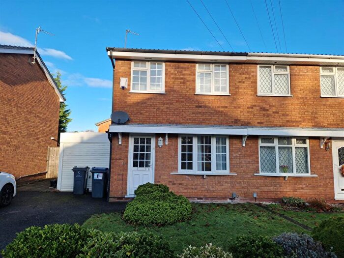 2 Bedroom Semi-Detached House To Rent In Hawkes Close, Birmingham, West Midlands, B30