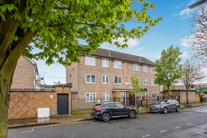 2 Bedroom Apartment To Rent In Ashenden Road, Clapton, E5