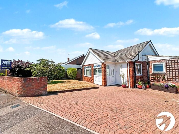 2 Bedroom Bungalow For Sale In Argyle Close, Rochester, Kent, ME1