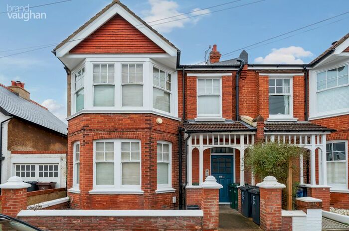 1 Bedroom Flat To Rent In Raphael Road, Hove, East Sussex, BN3