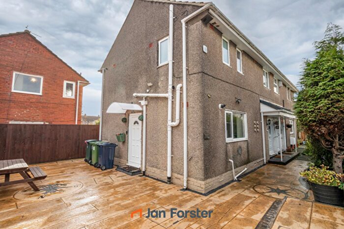 3 Bedroom Semi Detached House For Sale In Glynfellis, Gateshead, NE10
