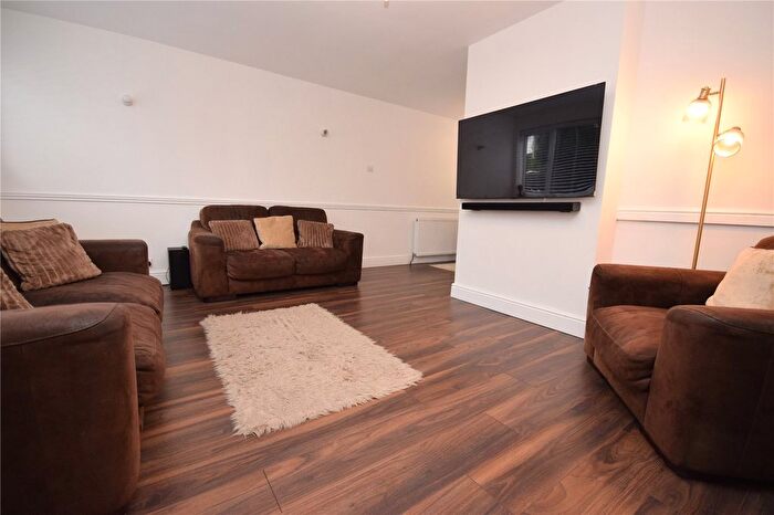 3 Bedroom Detached House To Rent In Holt Park Grange, Leeds, West Yorkshire, LS16