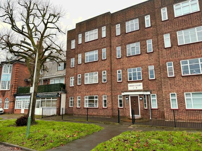 2 Bedroom Flat To Rent In Hare Hall Lane, Gidea Park, RM2