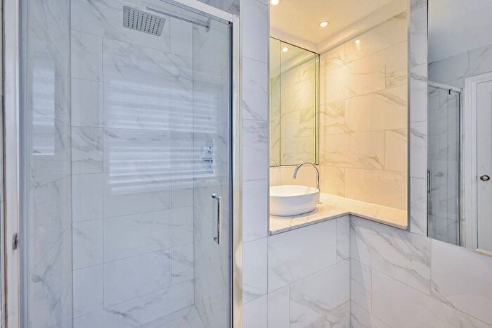 3 Bedroom Maisonette For Sale In Monmouth Road, Westbourne Grove, London, W2