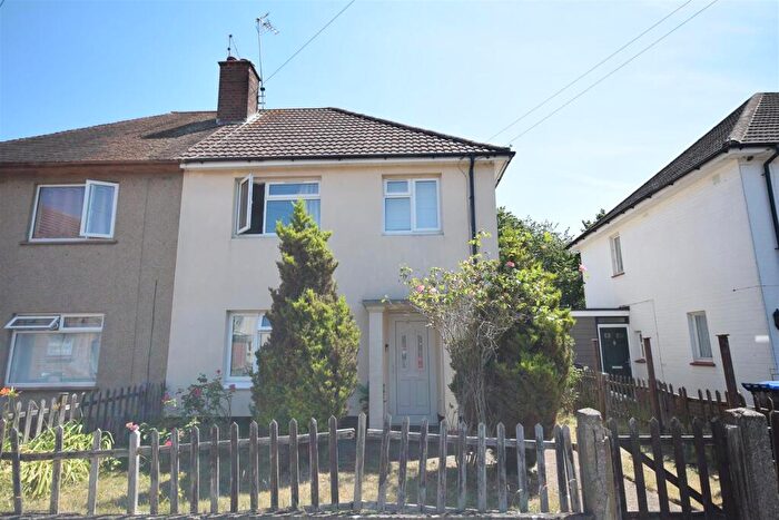 3 Bedroom Semi-Detached House For Sale In Kingsland Close, Northampton, NN2