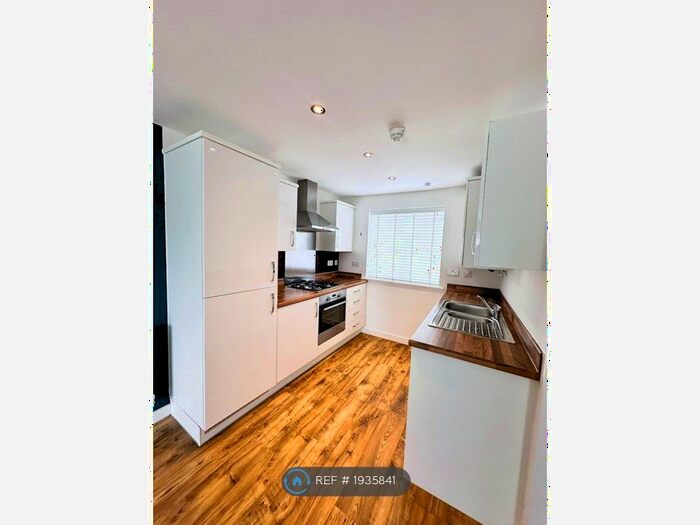 3 Bedroom Semi-Detached House To Rent In Dapple Bank, Stewartby, Bedford, MK43