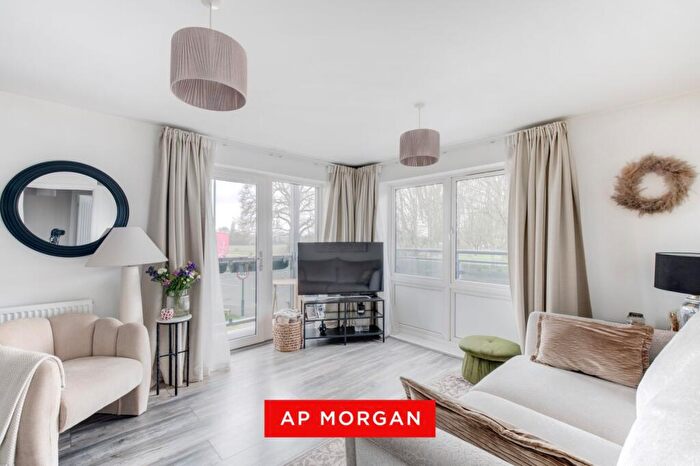 2 Bedroom Apartment For Sale In Newman Square, Shirley, Solihull, West Midlands, B90