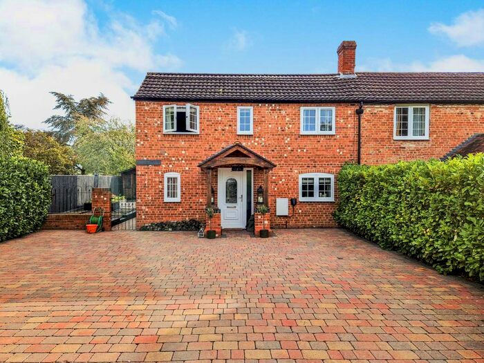 3 Bedroom Semi-Detached House For Sale In Gloucester Road, Hartpury, Gloucestershire, GL19