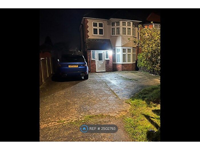 3 Bedroom Semi-Detached House To Rent In Barton Road, Luton, LU3