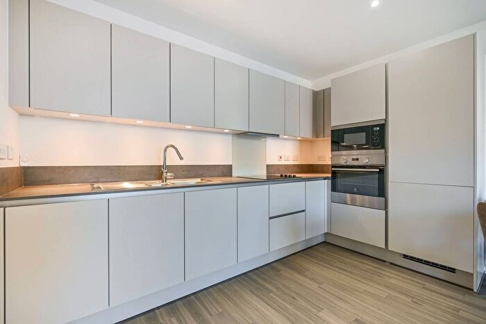 1 Bedroom Flat To Rent In Pears Road, Hounslow, TW3