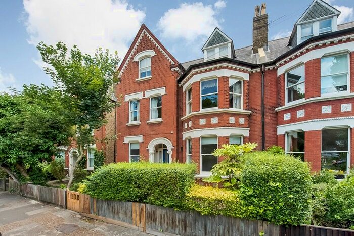 2 Bedroom Flat To Rent In Croxted Road, Dulwich, London, SE21