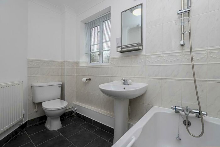 1 Bedroom House To Rent In Sycamore Close, Loughton, IG10