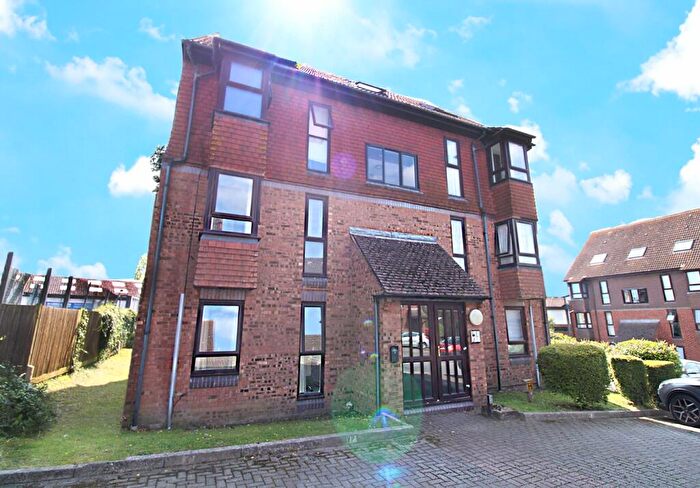 1 Bedroom Apartment To Rent In Meon Close, Petersfield, Hampshire, GU32