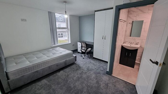 6 Bedroom Terraced House To Rent In Hubert Croft, Birmingham, B29