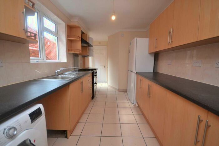 5 Bedroom Terraced House To Rent In Grange Avenue, University Area, RG6
