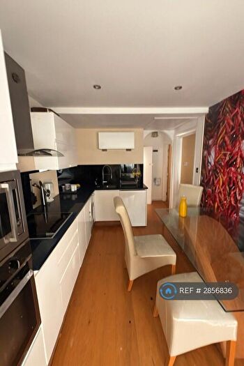 1 Bedroom Flat To Rent In Poole Road, Bournemouth, BH4