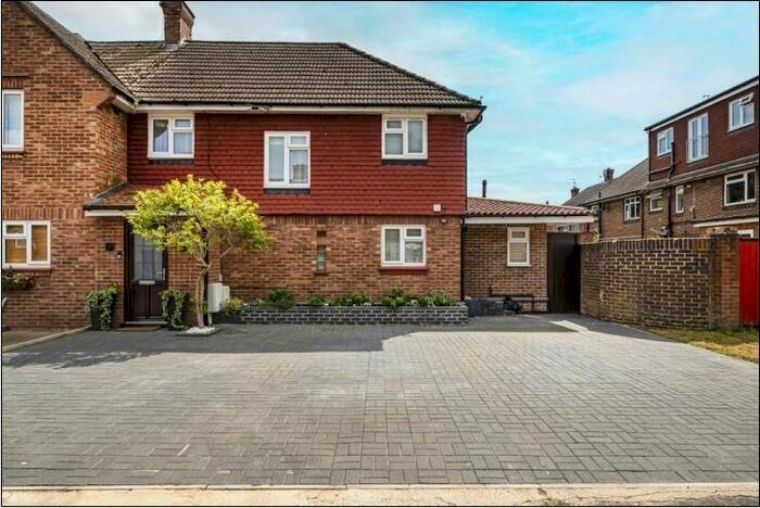 3 Bedroom Semi-Detached House To Rent In Staines-Upon-Thames, Surrey, TW18