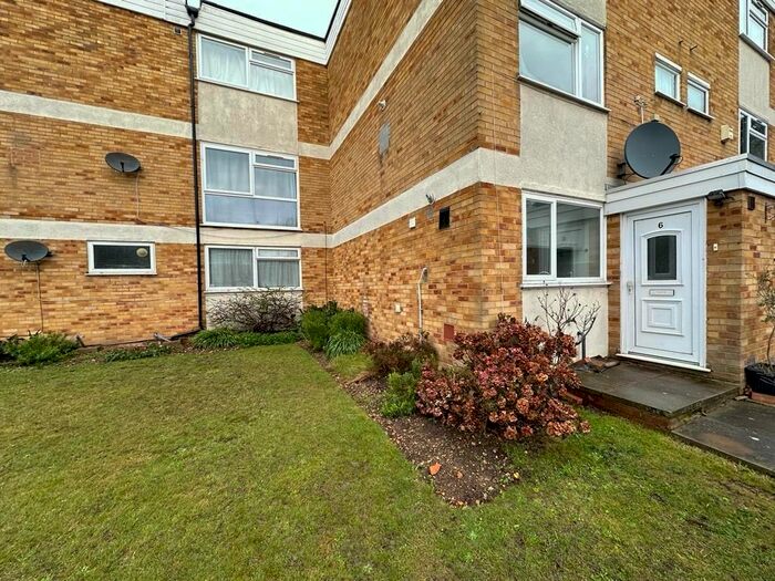 2 Bedroom Flat To Rent In Bellamy Close, Watford, WD17