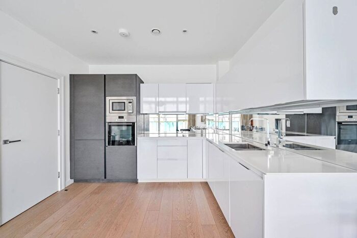 2 Bedroom Flat To Rent In River Gardens Walk, Greenwich, London, SE10