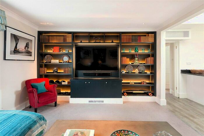 2 Bedroom Apartment To Rent In Fulham Road, Chelsea, SW10