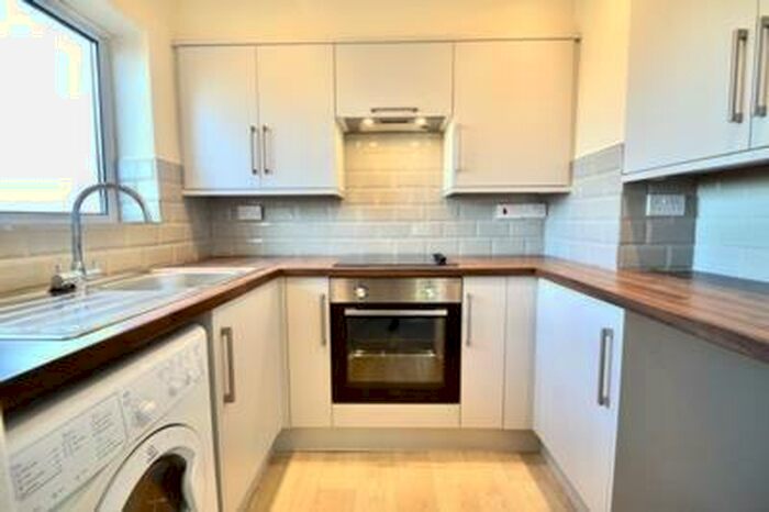 1 Bedroom Flat To Rent In Balcombe Road, Crawley, RH10