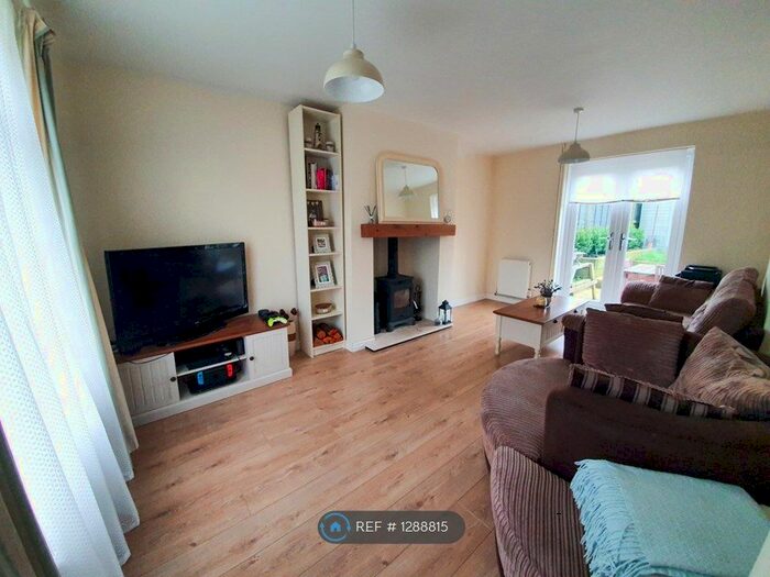 3 Bedroom Semi-Detached House To Rent In St. Johns Road, Dover CT15