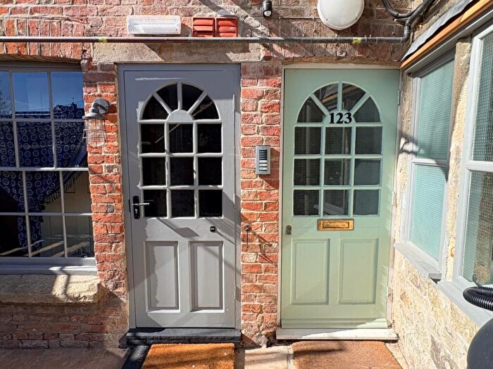 1 Bedroom Flat To Rent In High Street, Shaftesbury, Dorset, SP7