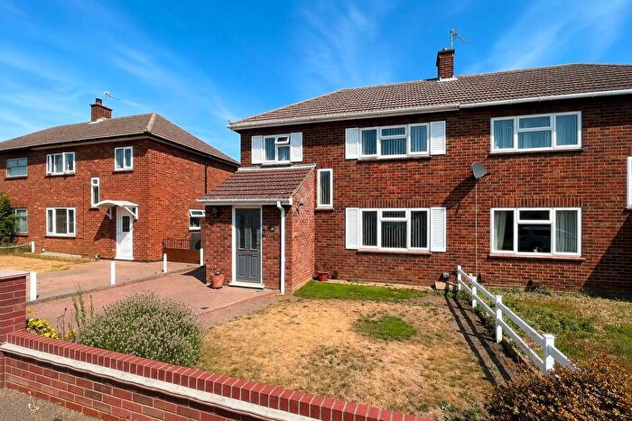 3 Bedroom Semi-detached House For Sale In Munnings Road, Colchester, CO3